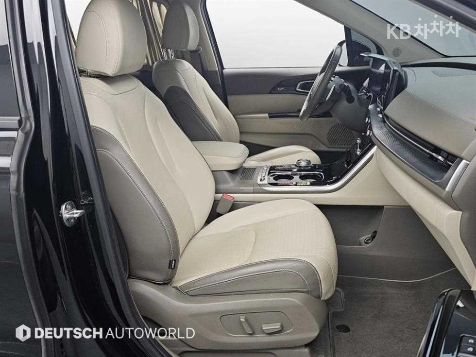 Kia Carnival — miniaturë 10