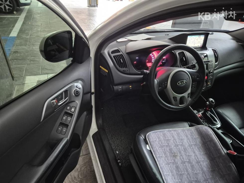 Kia Forte — miniaturë 17