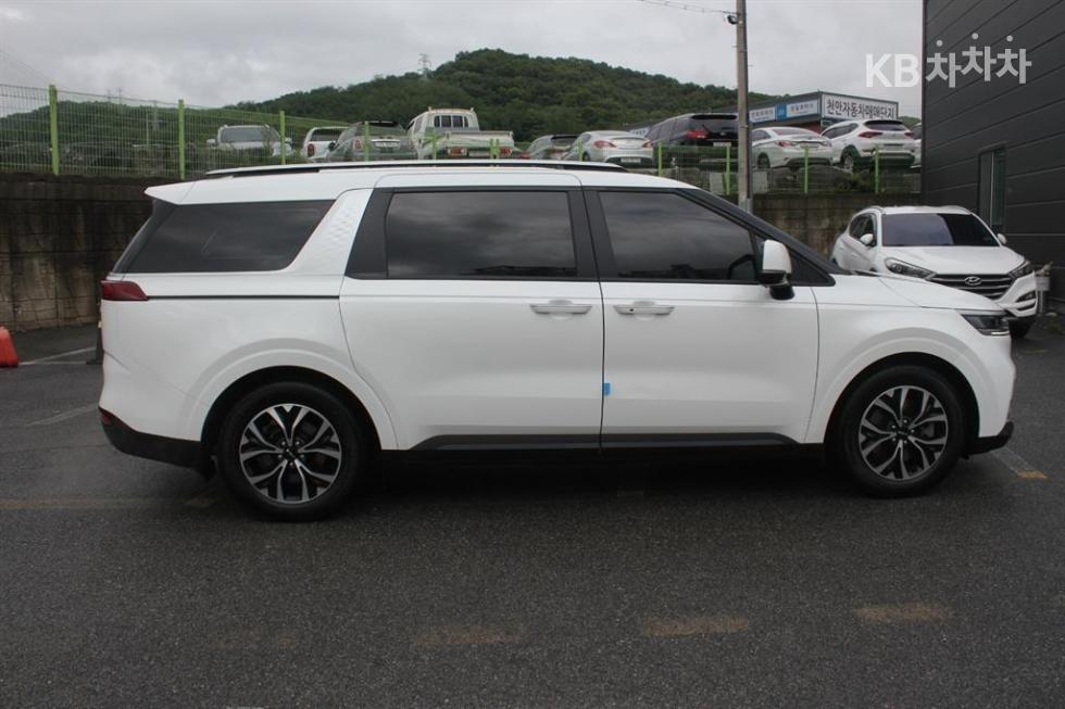 Kia Carnival — miniaturë 5