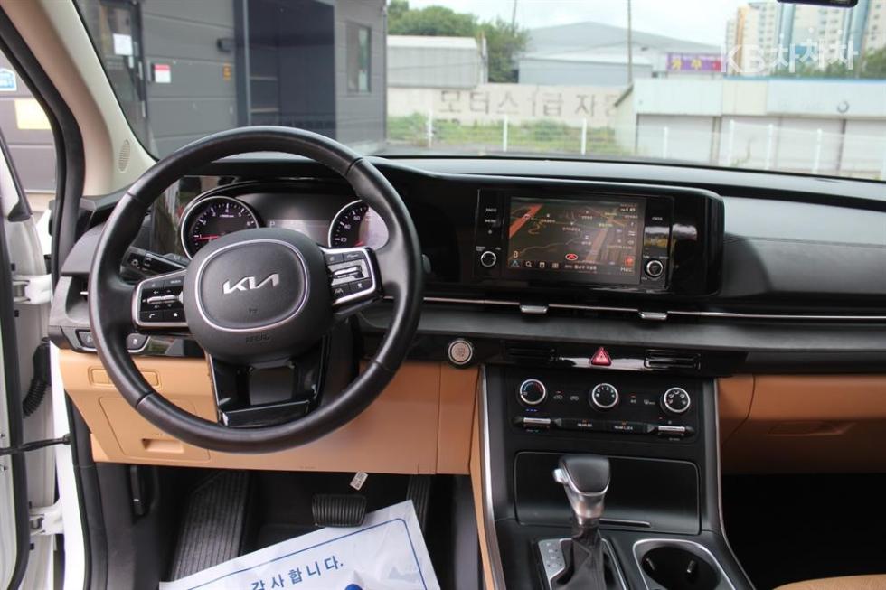 Kia Carnival — miniaturë 7