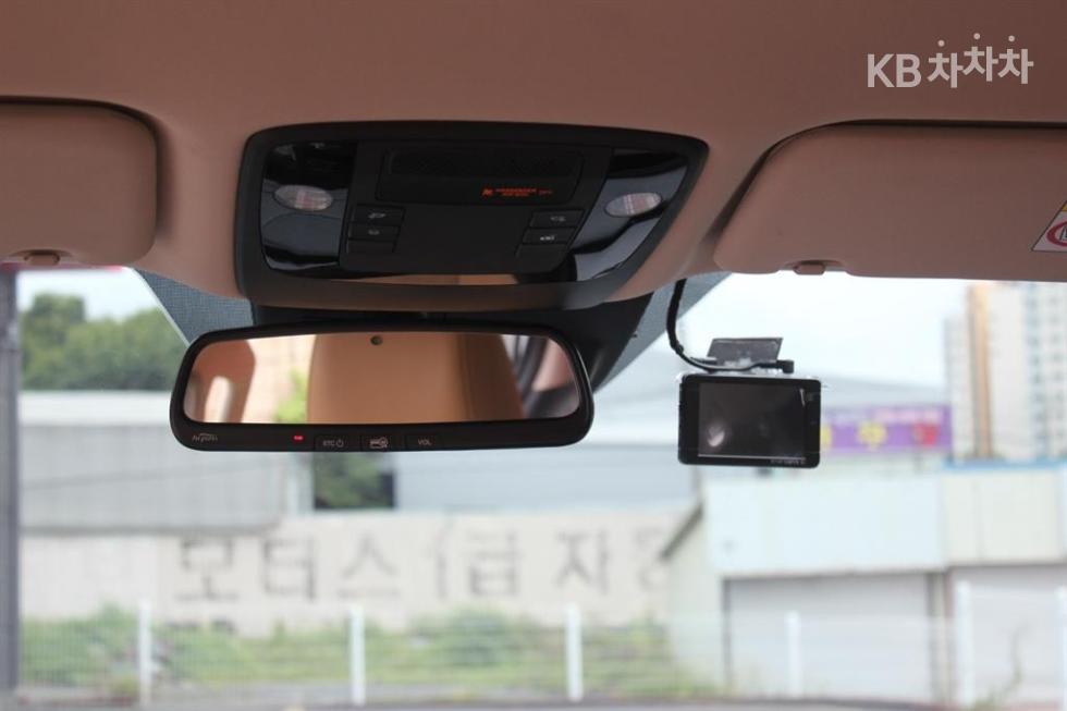 Kia Carnival — miniaturë 8