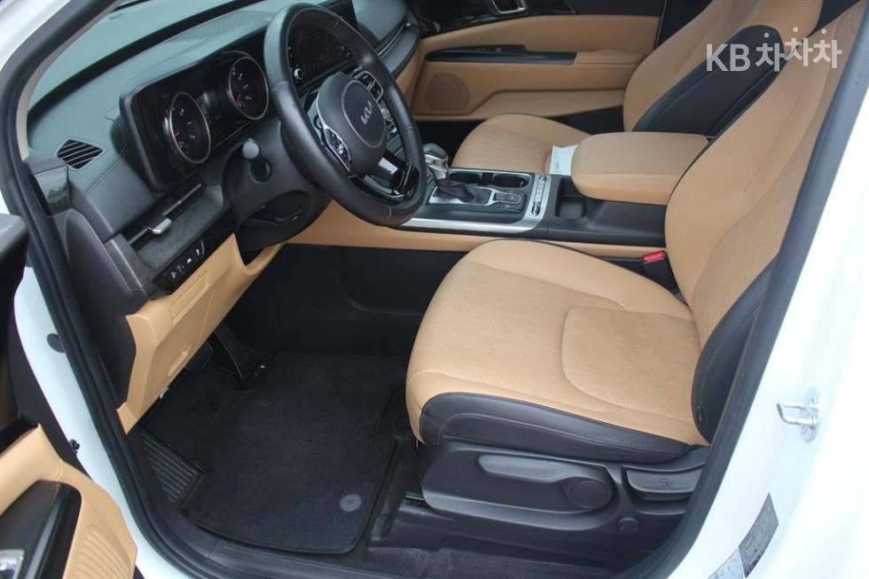 Kia Carnival — miniaturë 9
