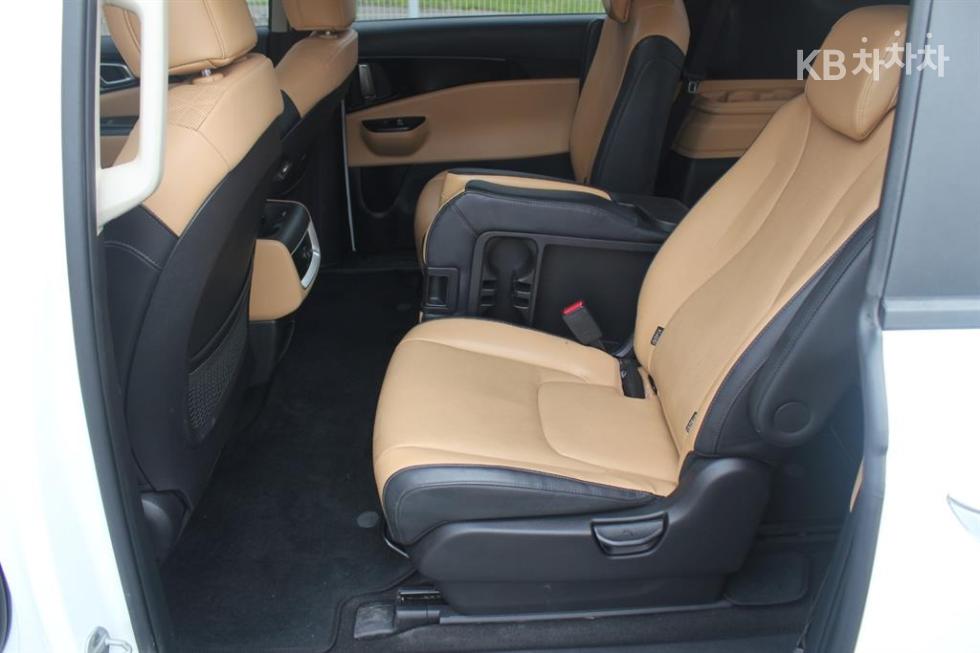 Kia Carnival — miniaturë 10