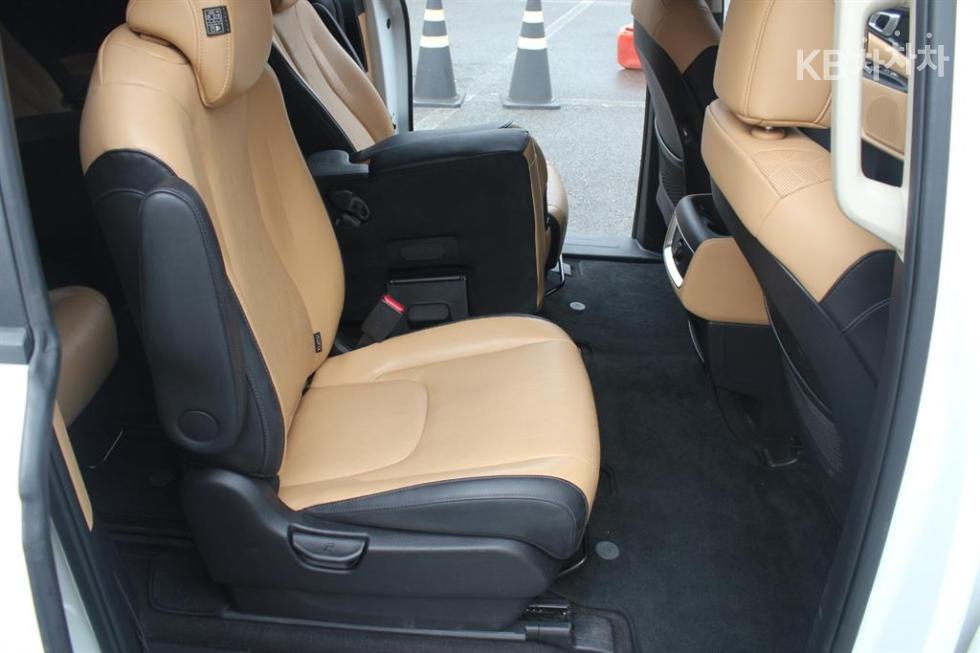 Kia Carnival — miniaturë 11