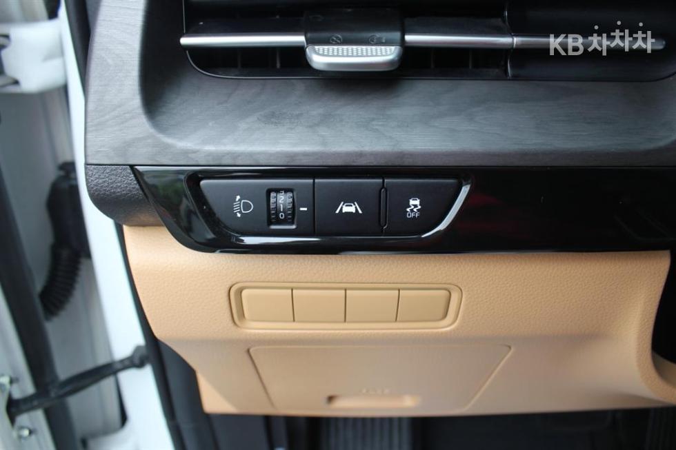 Kia Carnival — miniaturë 15