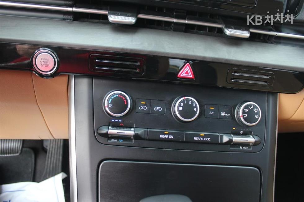 Kia Carnival — miniaturë 20