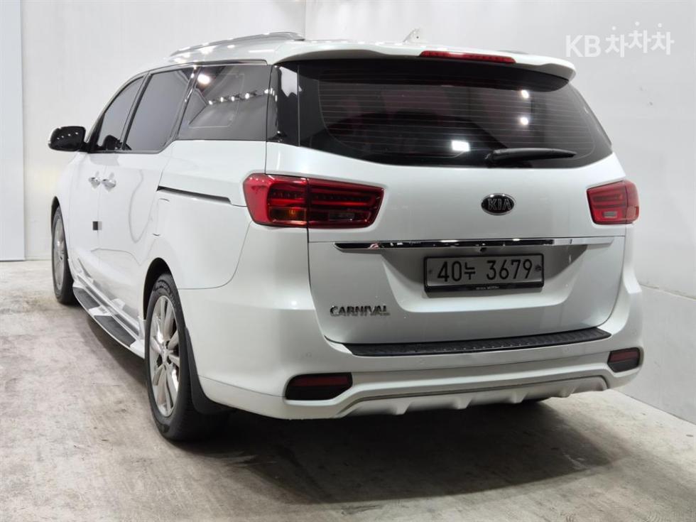 Kia Carnival — miniaturë 4