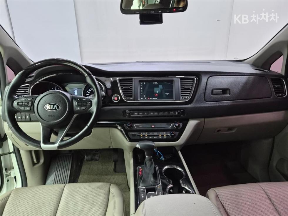 Kia Carnival — miniaturë 7