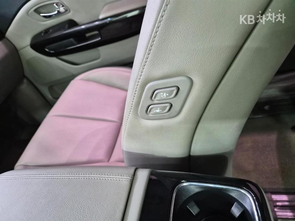Kia Carnival — miniaturë 9