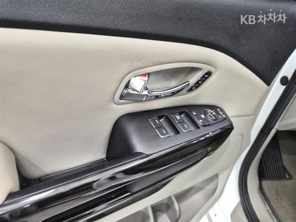 Kia Carnival — miniaturë 11