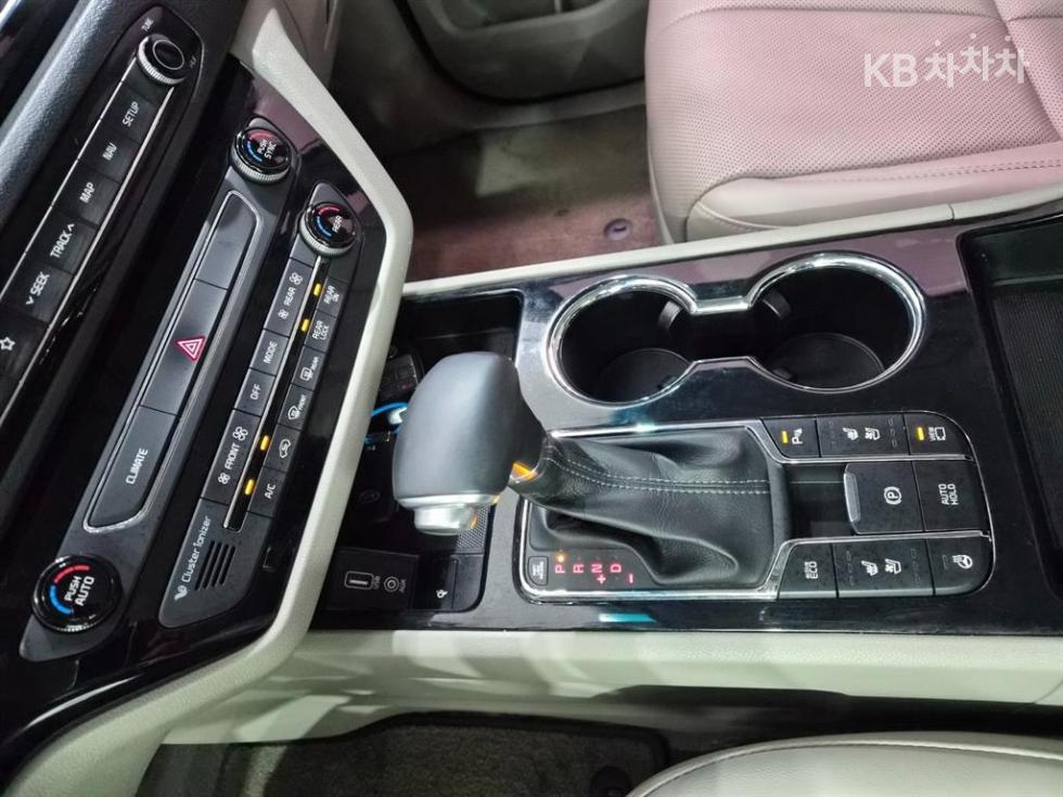 Kia Carnival — miniaturë 14
