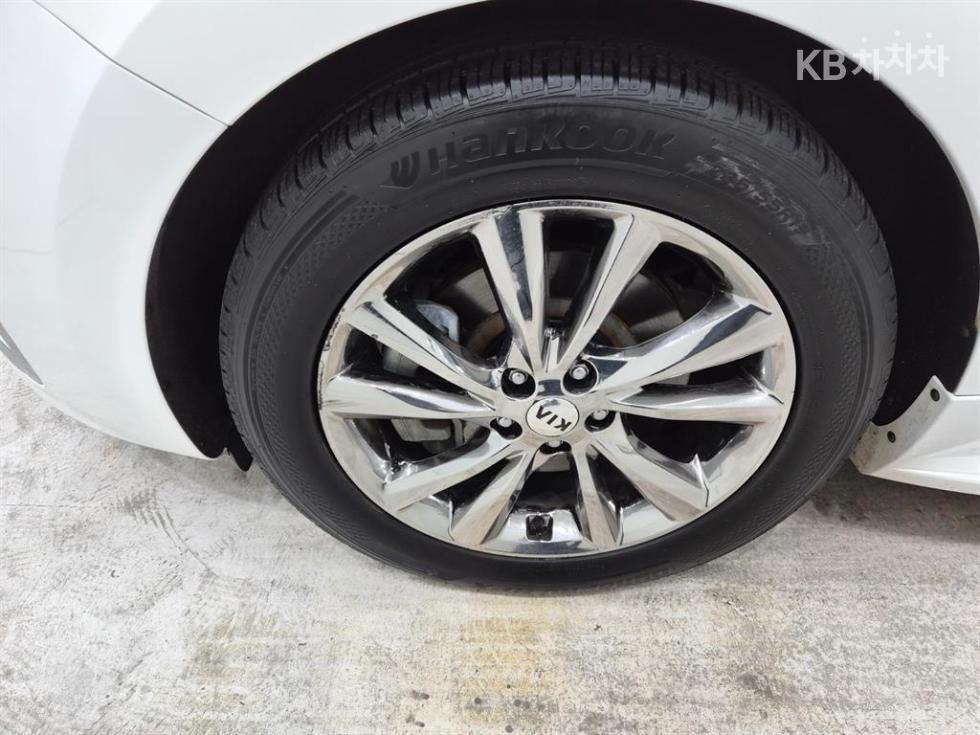 Kia Carnival — miniaturë 15