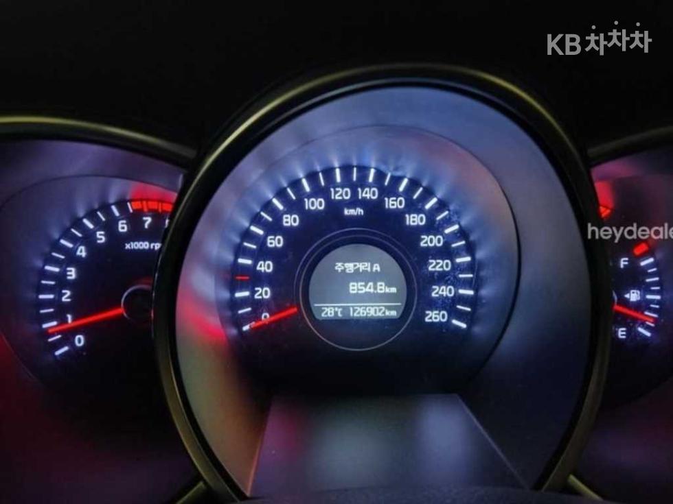 Kia K5 — miniaturë 9