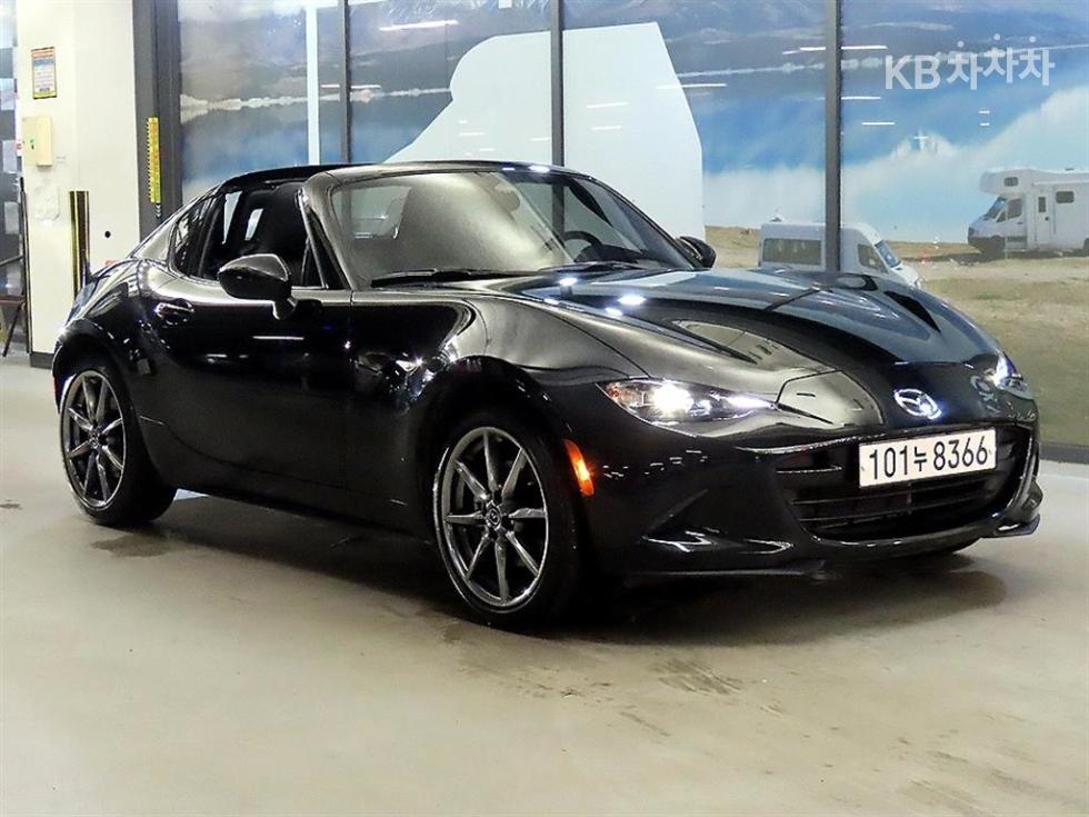 2022 Mazda MX 5 photo