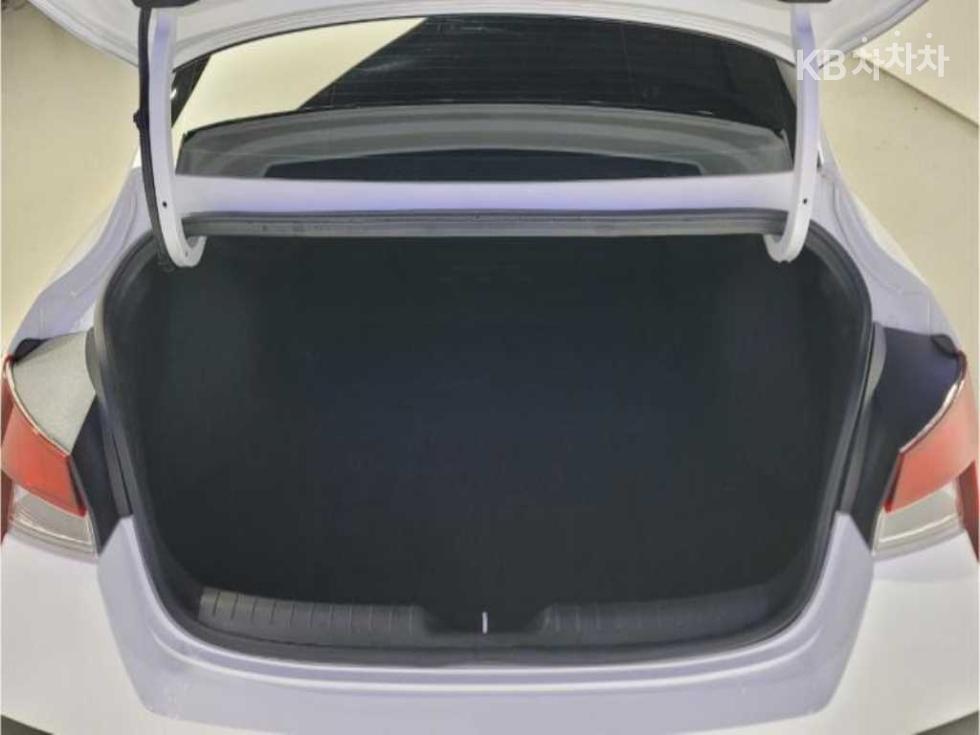 Hyundai Avante — miniaturë 10