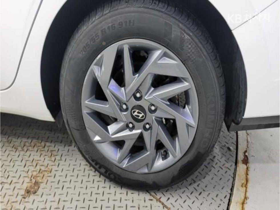 Hyundai Avante — miniaturë 12