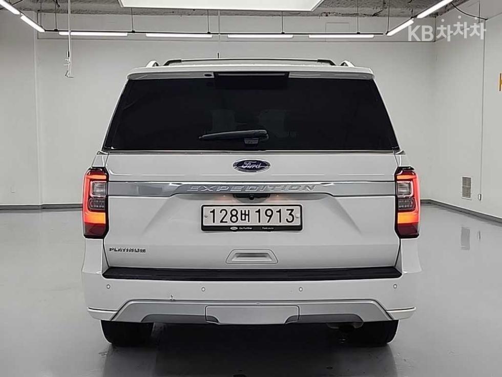 2021 Ford 4 photo
