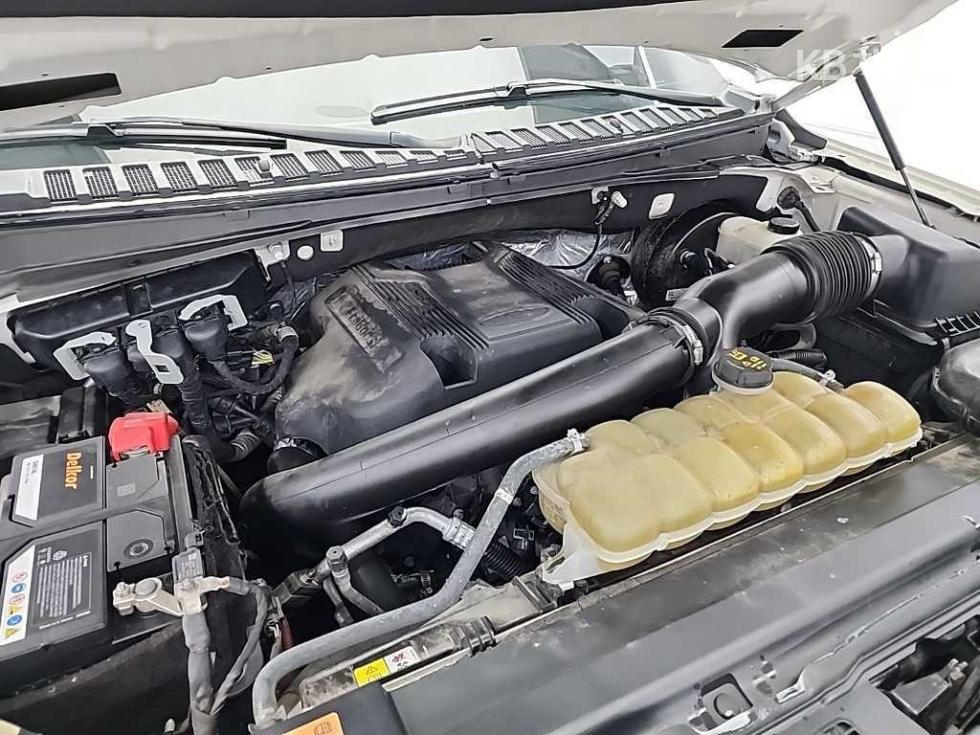 2021 Ford 4 photo