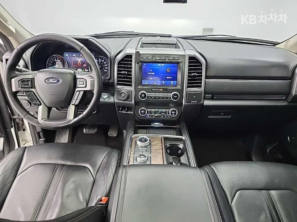2021 Ford 4 photo