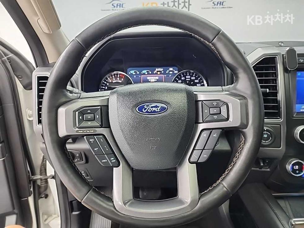 2021 Ford 4 photo