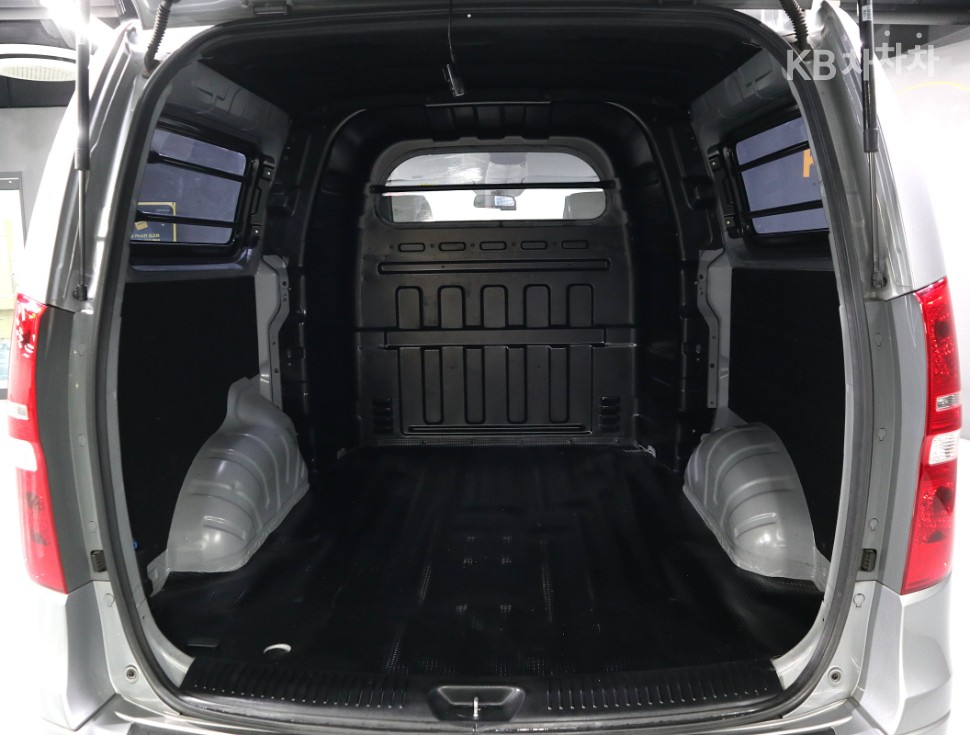 Hyundai Starex — miniaturë 16