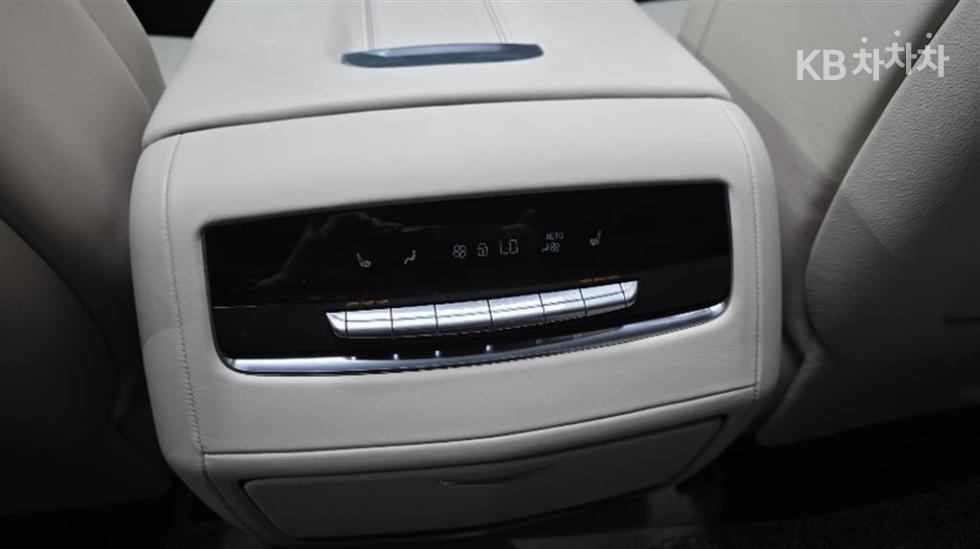 Cadillac Escalade — miniaturë 17