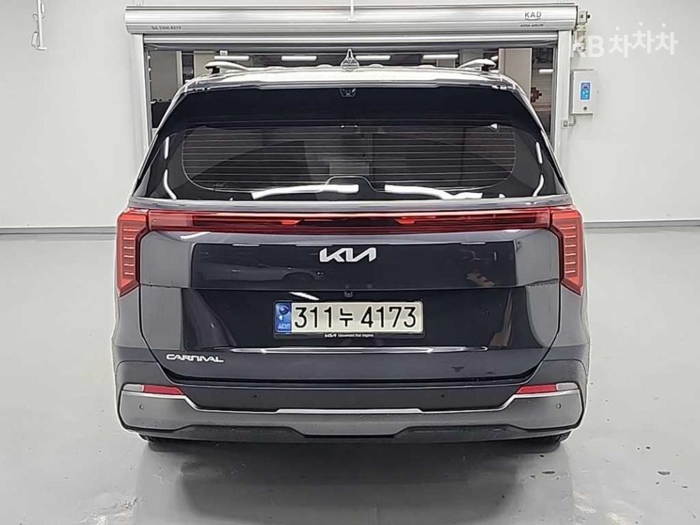 2023 Kia 4 photo