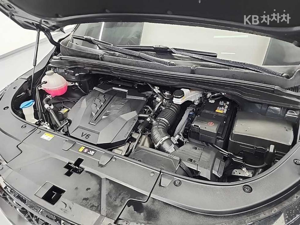 2023 Kia 4 photo