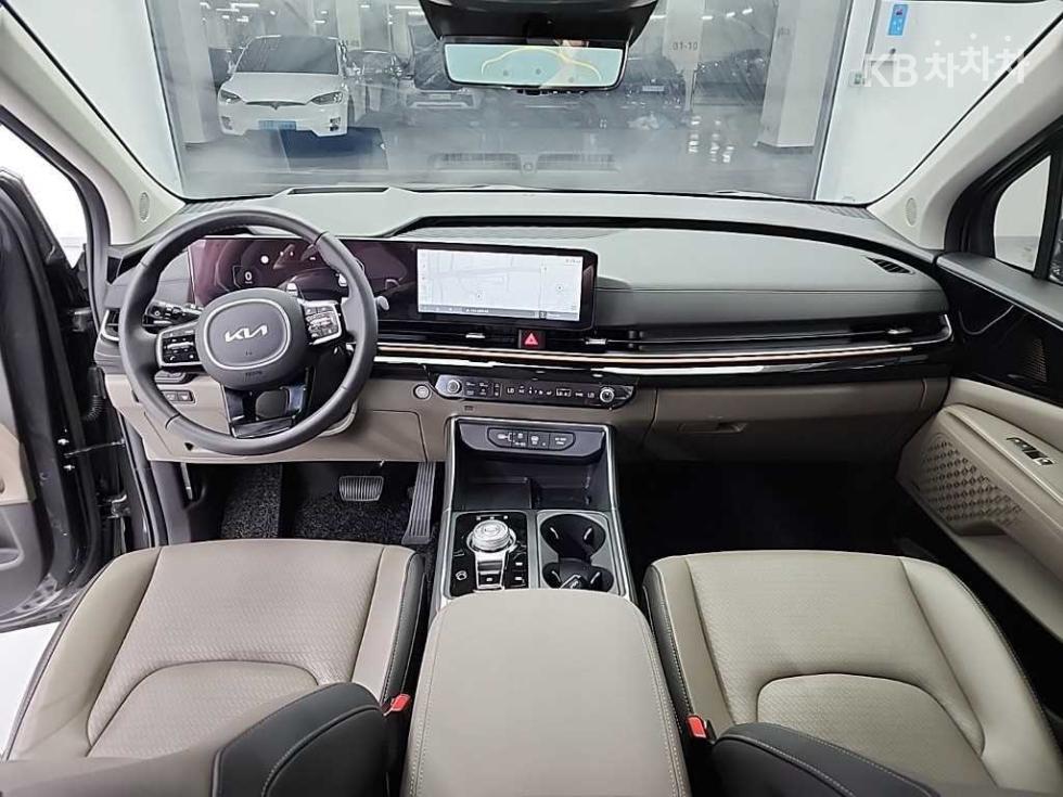 2023 Kia 4 photo