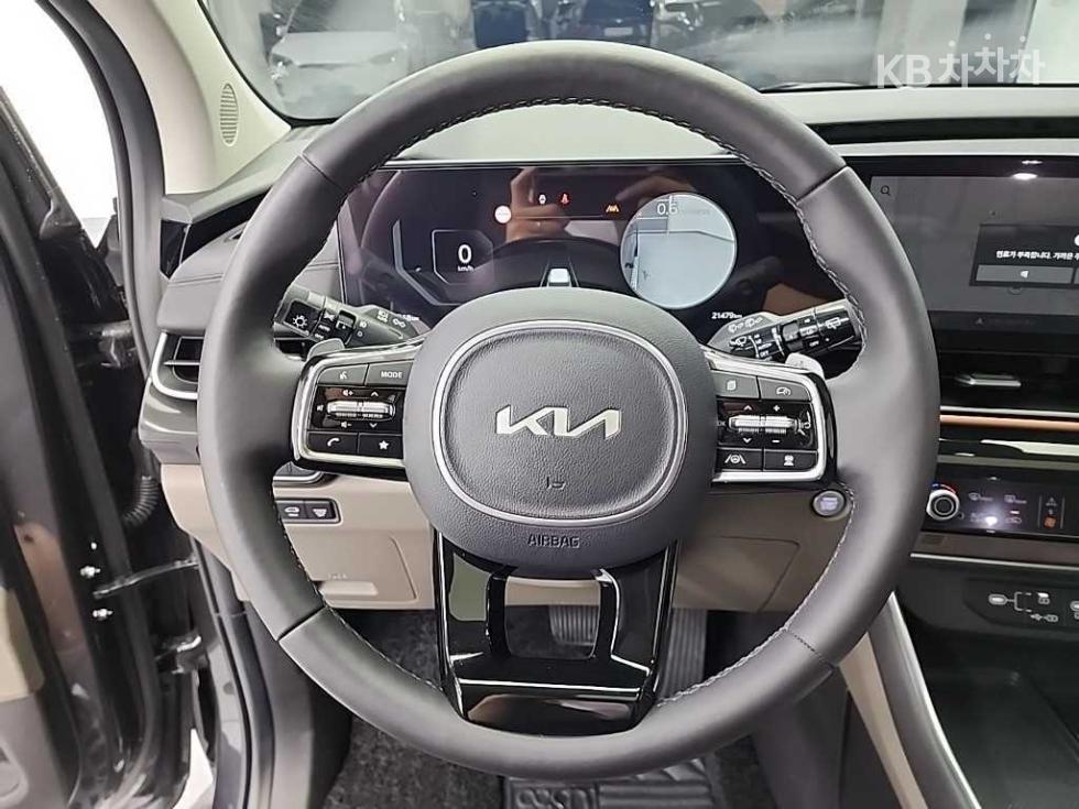 2023 Kia 4 photo