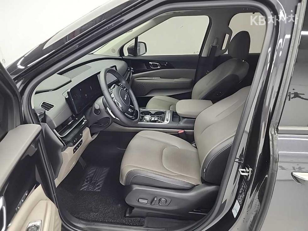 Kia Carnival — miniaturë 11