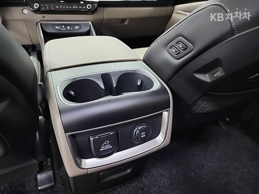 Kia Carnival — miniaturë 13