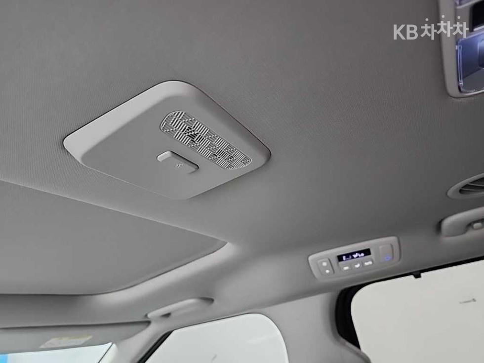 Kia Carnival — miniaturë 14