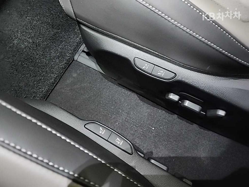 Kia Carnival — miniaturë 15
