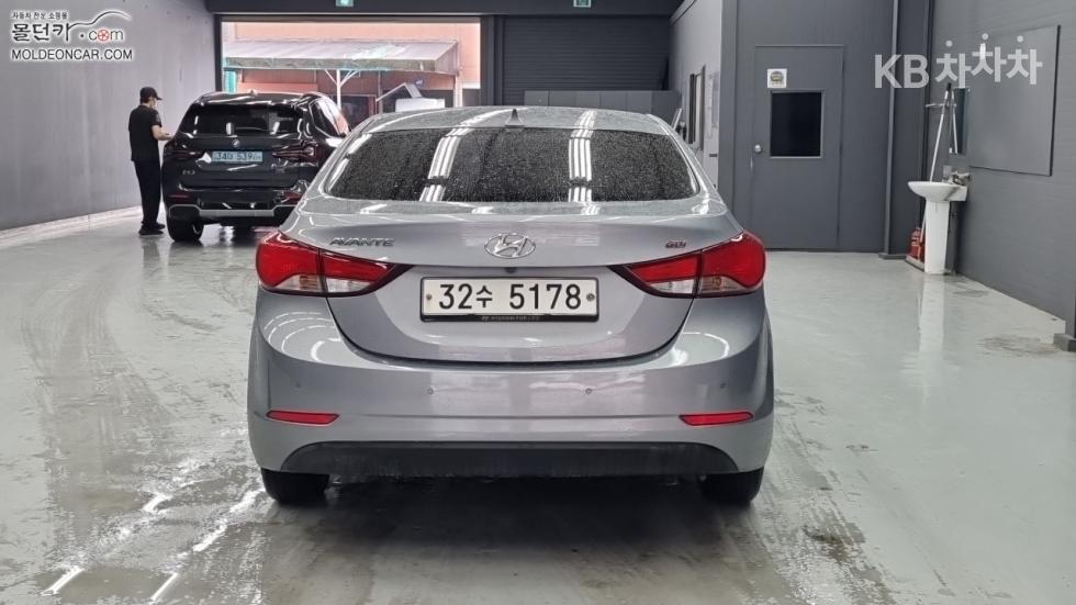 Hyundai Avante — miniaturë 4