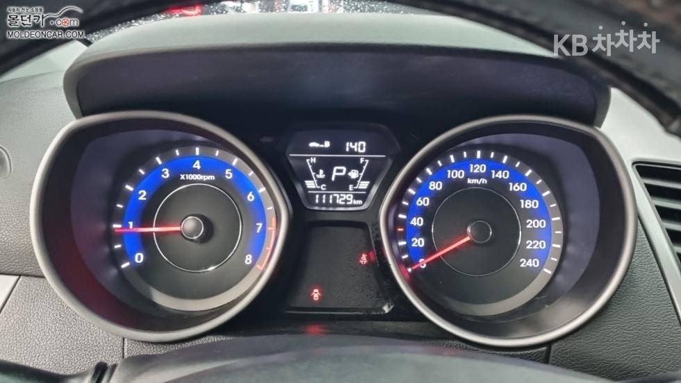 Hyundai Avante — miniaturë 5