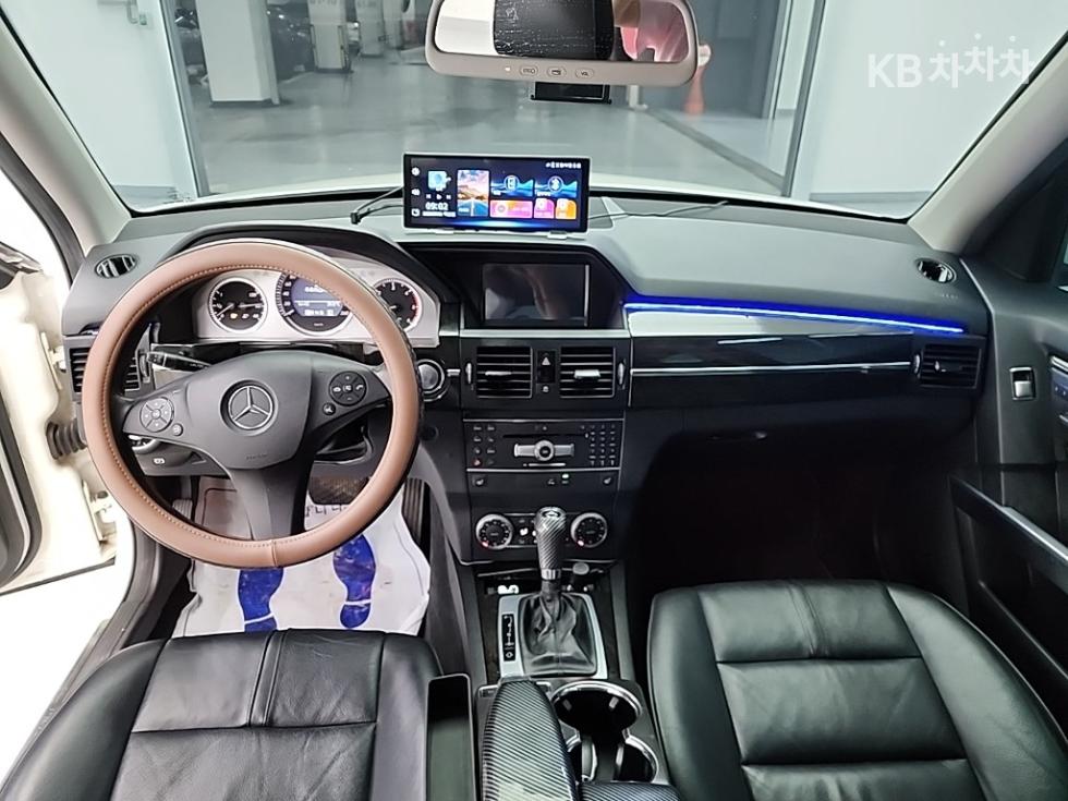 2012 Mercedes-Benz GLK photo