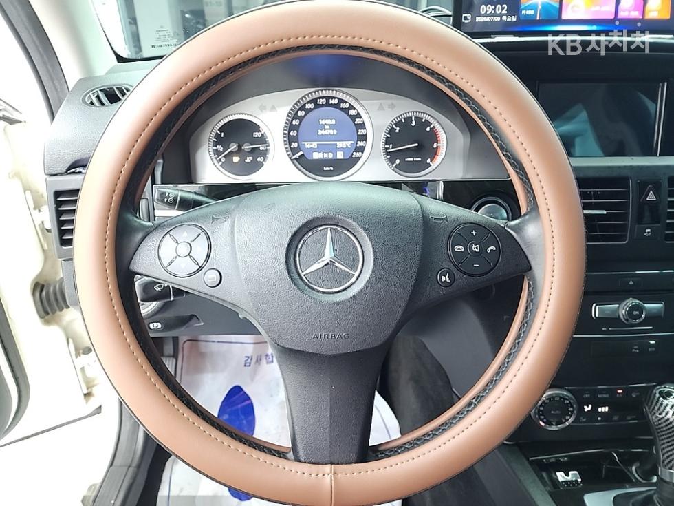 2012 Mercedes-Benz GLK photo