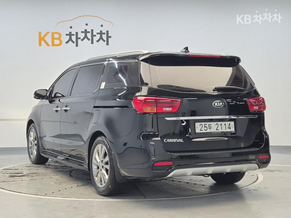 Kia Carnival — miniaturë 2