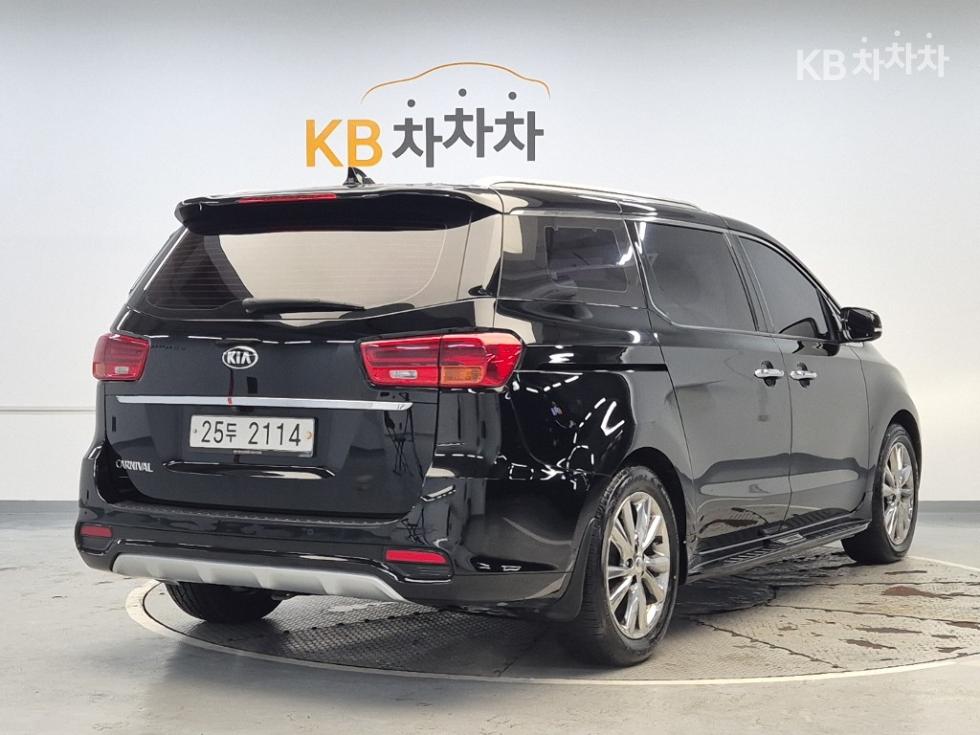 Kia Carnival — miniaturë 3