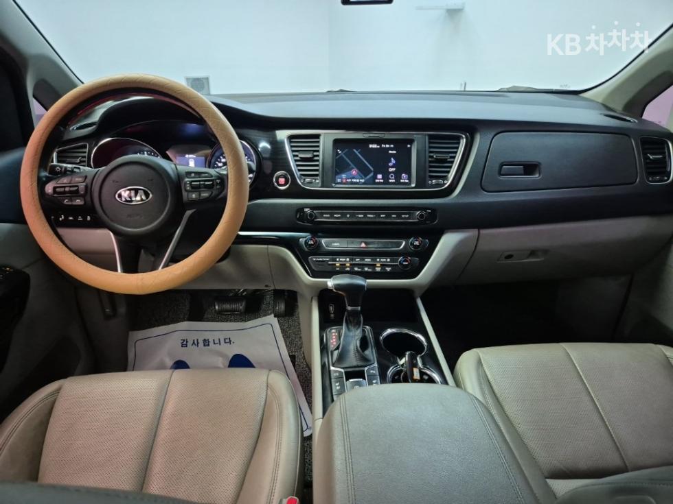 Kia Carnival — miniaturë 7