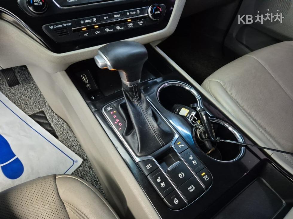 Kia Carnival — miniaturë 8