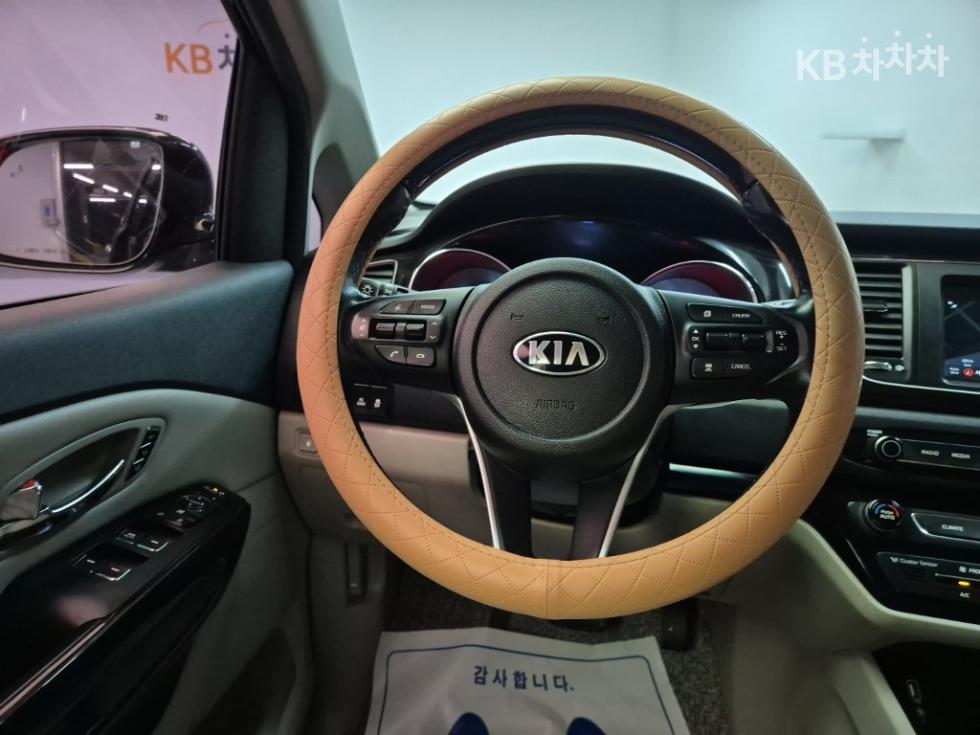 Kia Carnival — miniaturë 9
