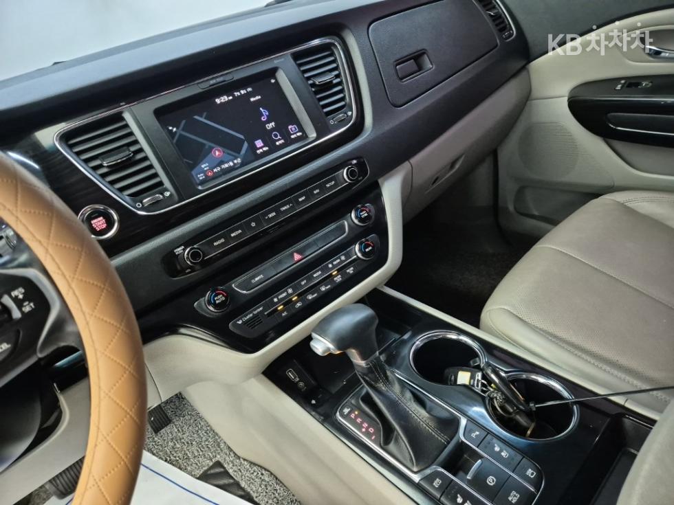 Kia Carnival — miniaturë 10