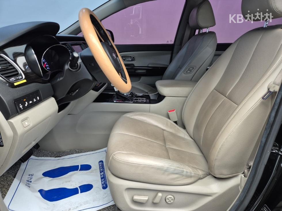 Kia Carnival — miniaturë 11
