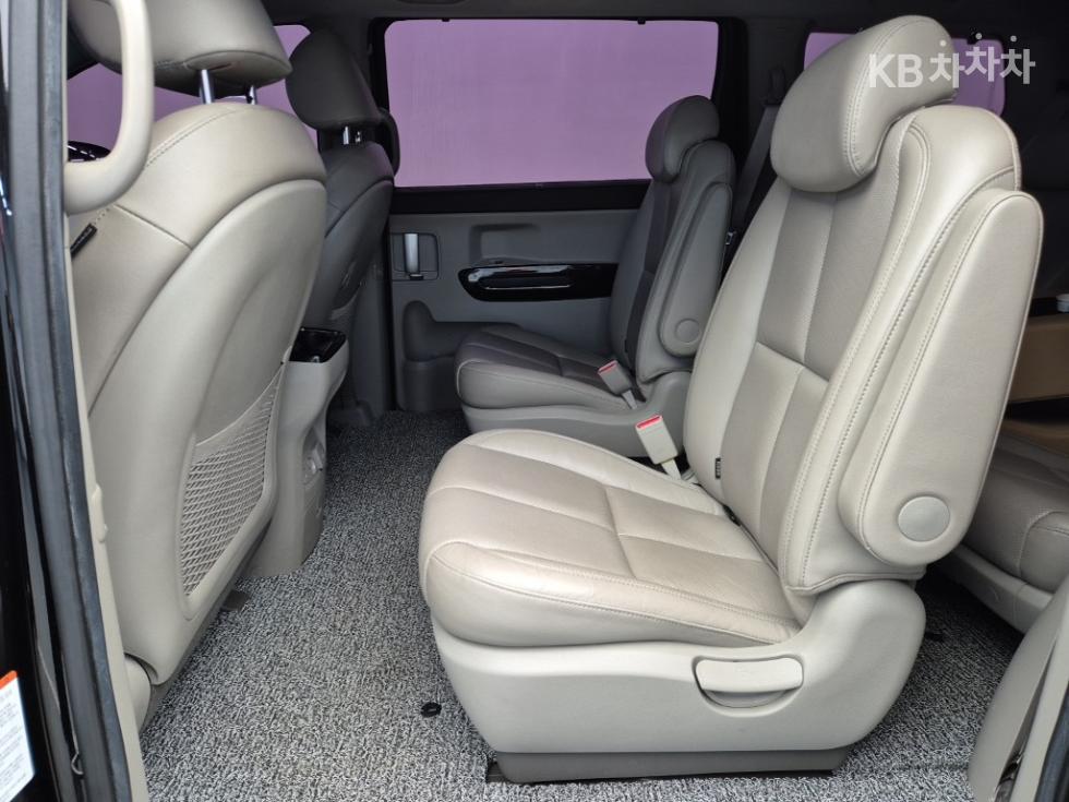 Kia Carnival — miniaturë 12