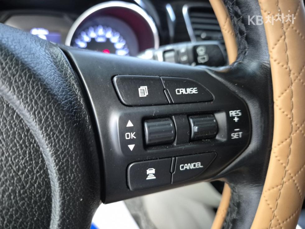 Kia Carnival — miniaturë 15