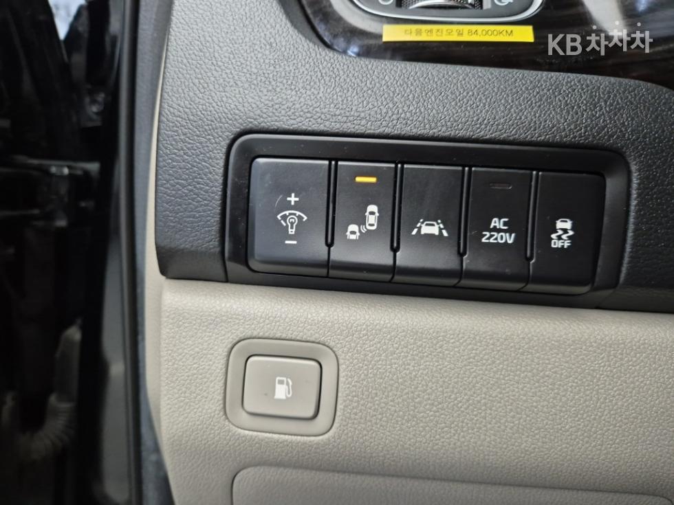 Kia Carnival — miniaturë 17