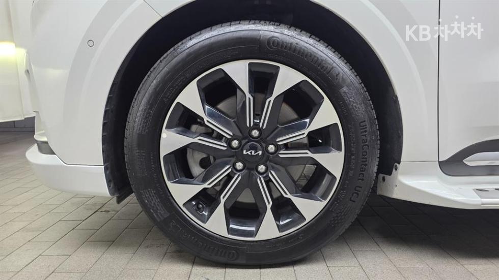 Kia Carnival — miniaturë 5