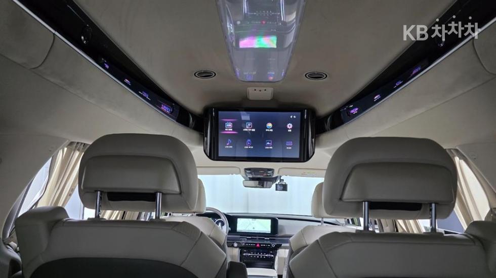 Kia Carnival — miniaturë 9